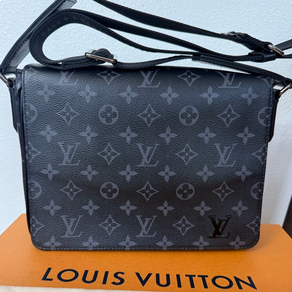 Louis Vuitton District PM Men’s Messenger Bag